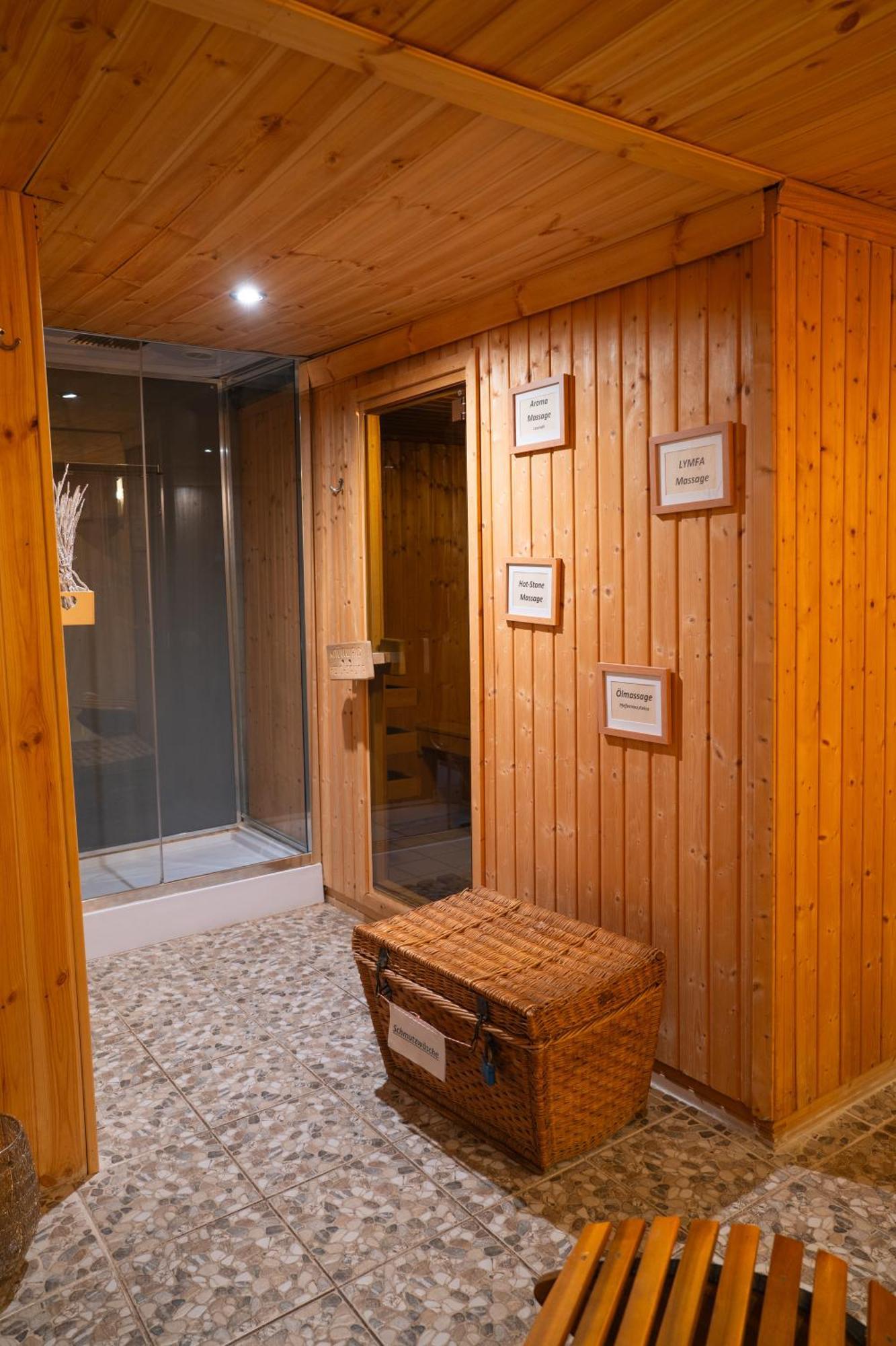 Berghotel Drei Brueder Hoehe Marienberg Esterno foto